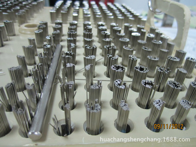 深圳市光明新區(qū)公明華昌盛五金制品廠 專(zhuān)業(yè)供應(yīng)各類(lèi)緊固件與連接件